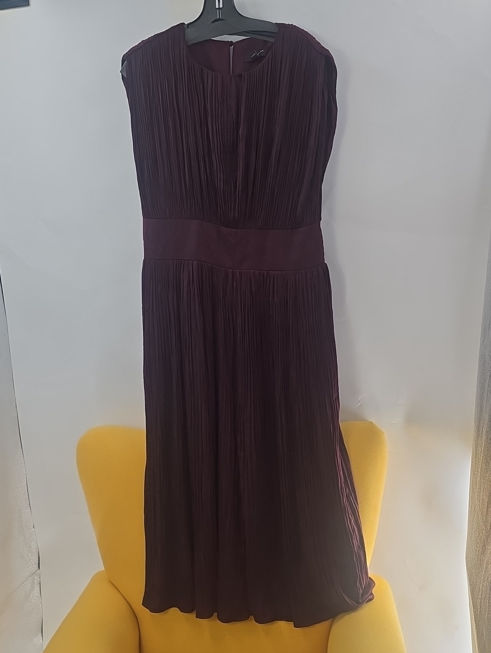 Banana Republic Elegant Sleeveless Pleated Midi Dress in Deep Plum - Picture 8 of 13